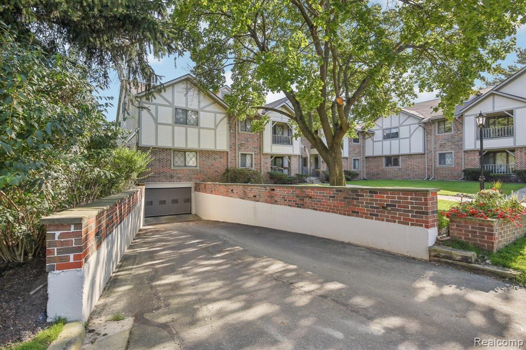 Garage entrance - 42160 Woodward Ave