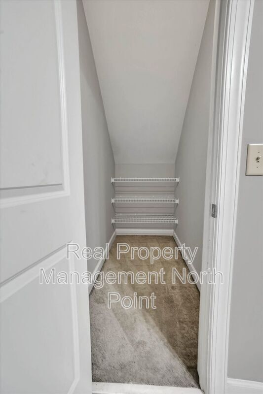 Building Photo - 3026 Eltham Pl
