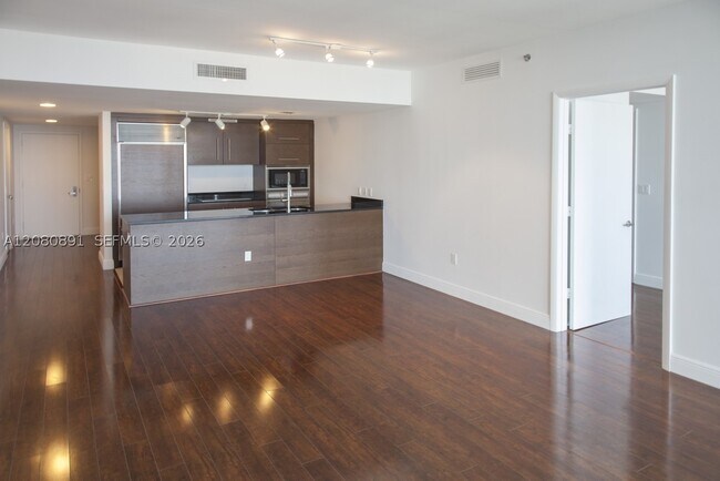 Building Photo - 475 Brickell Ave