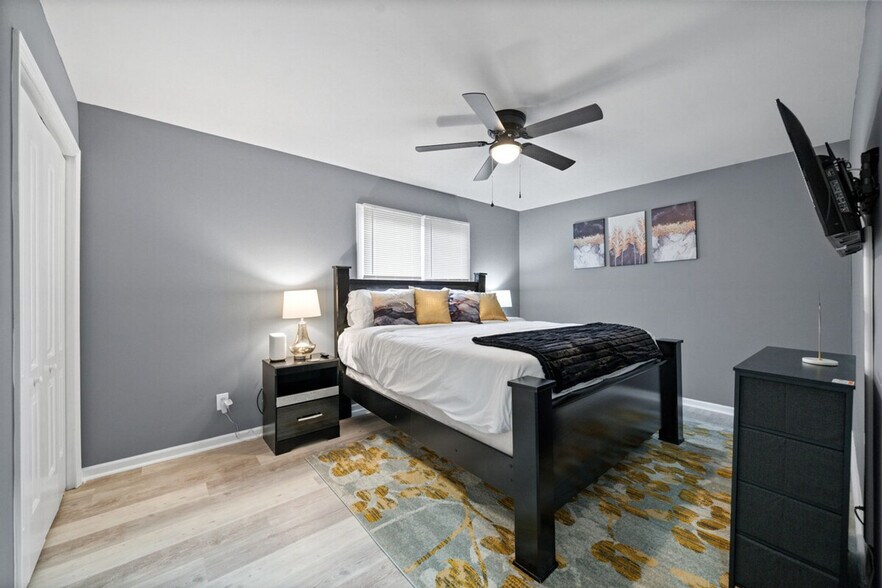 Building Photo - 3729 W 75th Ave