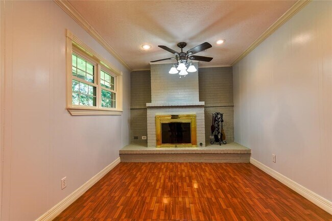 Building Photo - 10518 Hazelhurst Dr
