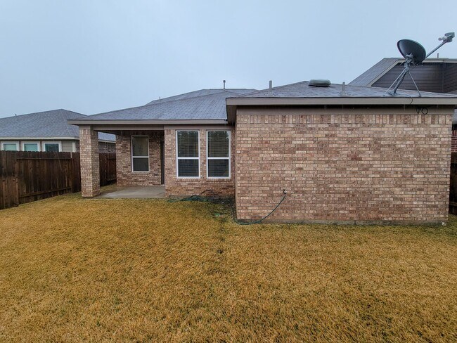 Building Photo - This stunning 2-year-old house with 4 beds, 3 baths, and an attached 2-car garage, it offers ampl...