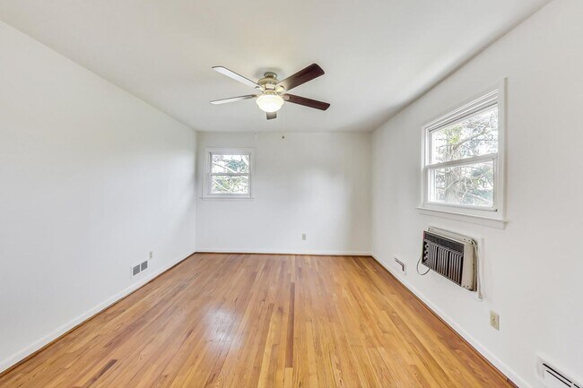 Building Photo - Fantastic in Frederick! Spacious 4 level Split -- 4 beds + 1 Full and 2 half baths