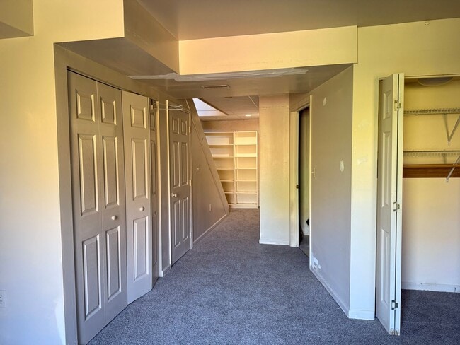 Building Photo - Beautiful 3 Bedroom 1.5 Bathroom Townhome ...