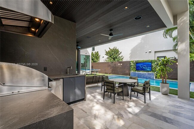 Building Photo - 10540 NW 67th Terrace