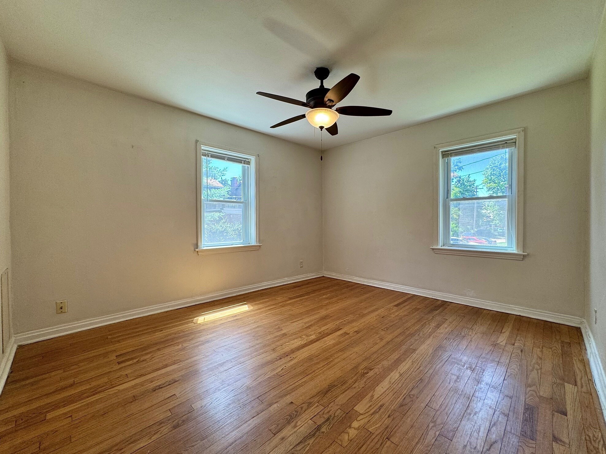 Building Photo - 420 S Hanley Rd