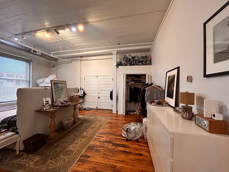 Building Photo - 1800 Central St