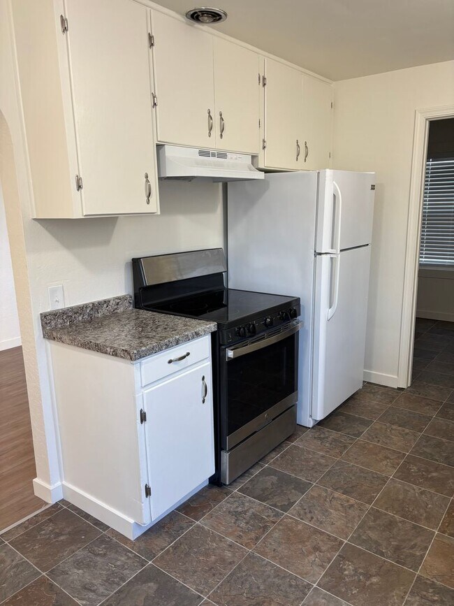 Building Photo - Adorable Renovated Single Family Home READY NOW