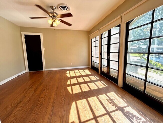 Building Photo - Coming Soon 10/8/25! Charming and spacious...