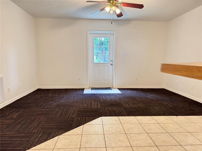 Building Photo - 215 Pinehurst Dr