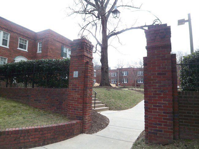 Building Photo - 1742 N Rhodes St