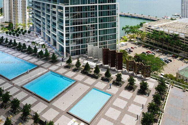 Building Photo - 495 Brickell Ave