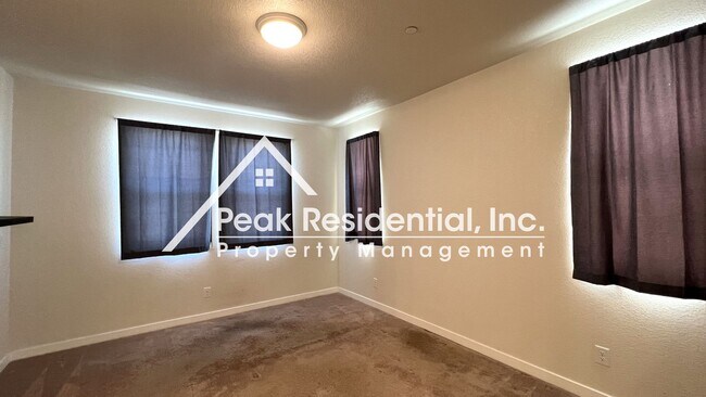 Building Photo - Newer 3bd/2.5ba West Sacramento Home with 2 Car Garage!
