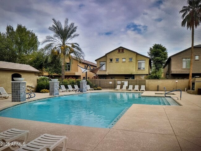 Building Photo - 2150 W Alameda Rd