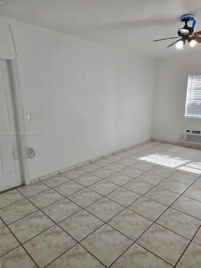 Building Photo - 7124 Bay Dr