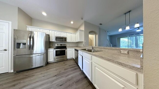 Building Photo - 9828 Fan Palm Way