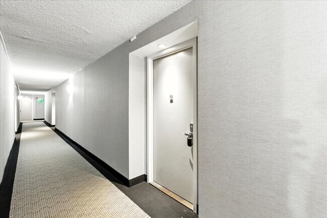 Building Photo - 1-bedroom, 1-bath condo