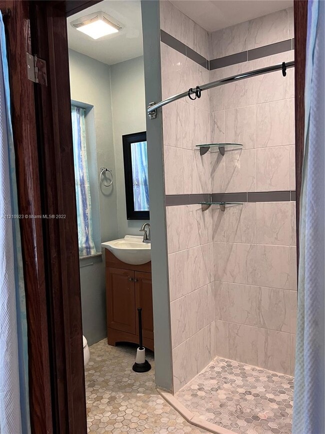 Building Photo - 14731 NE 9th Ave