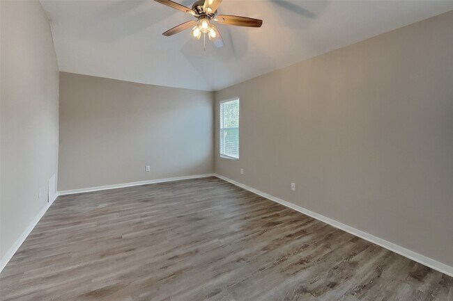 Building Photo - 15323 Fir Woods Ln
