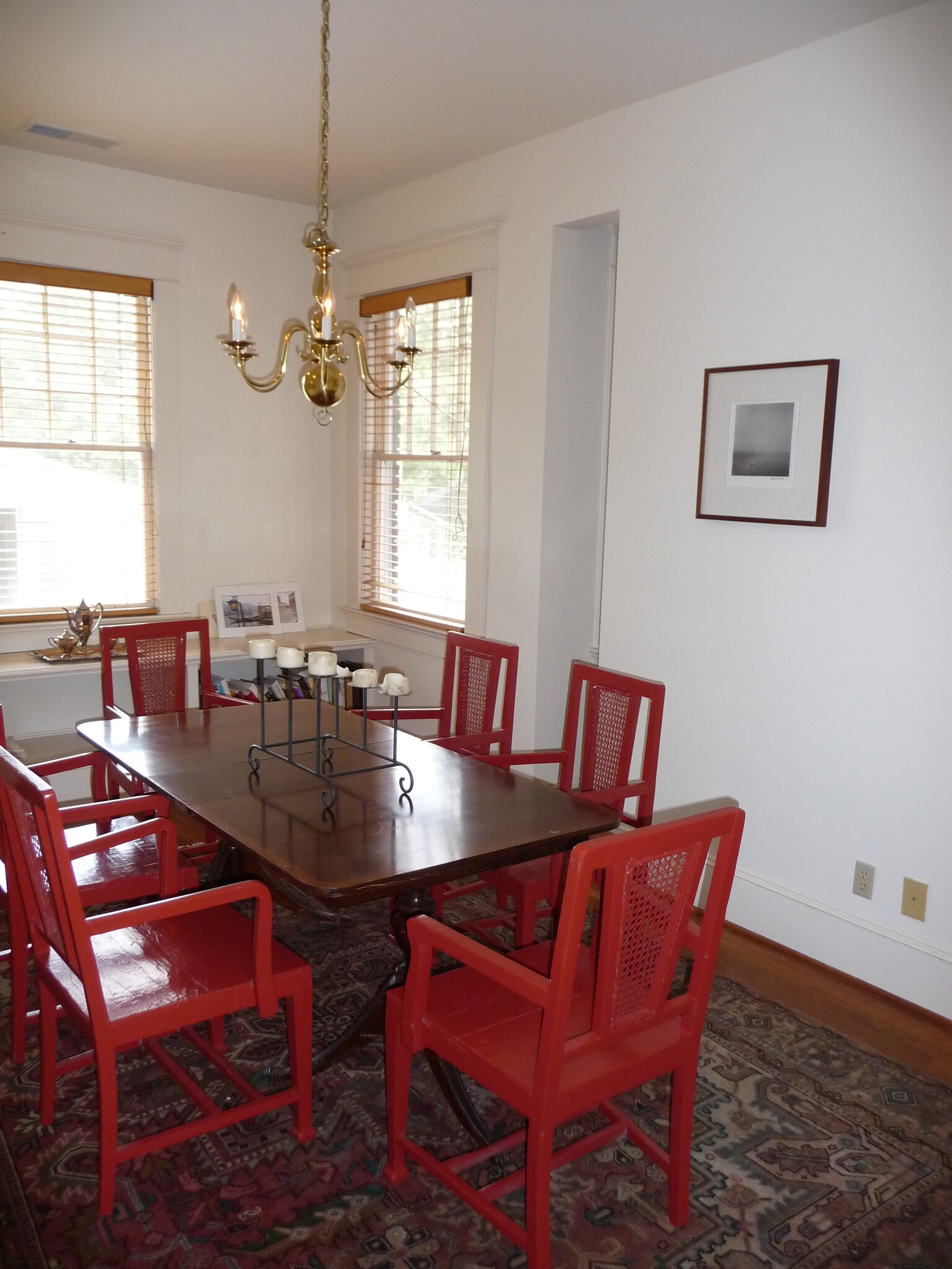 Dining Area - 18 Avery Dr NE