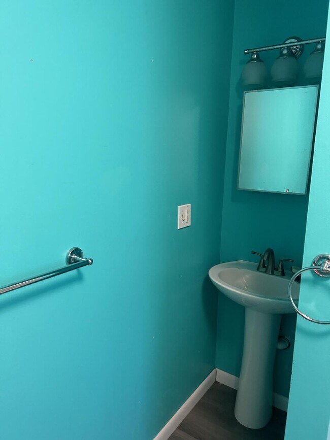 Building Photo - 1 Monroe Bay Ave