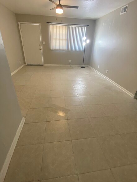 Building Photo - 3809 Carpenter Dr