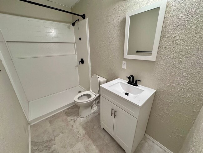 Building Photo - 228 SE 121st Rd