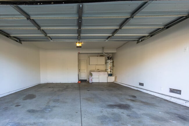 Building Photo - SIngle Family House for Rent in a quiet co...