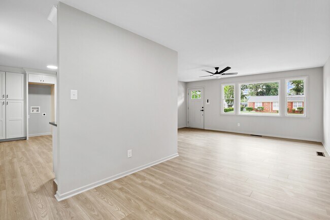 Building Photo - 105 Sumpter Dr
