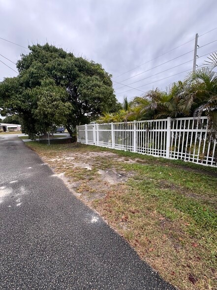 Parking - 13680 NE 16th Ave