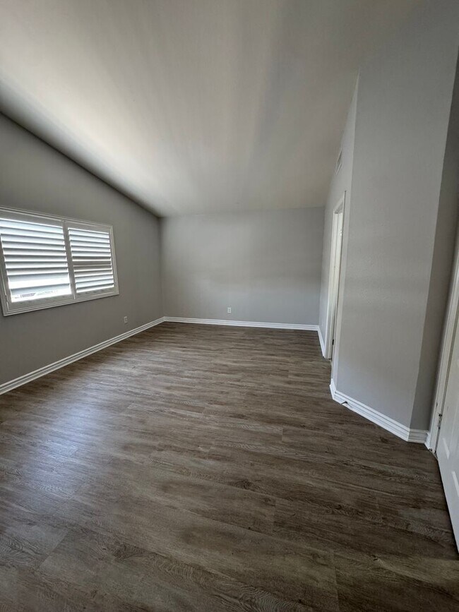Building Photo - Beautiful 4- Bedroom Home