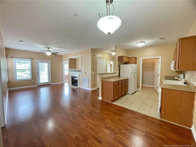 Building Photo - 635 Marshtree Ln