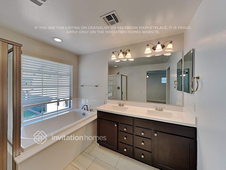 Building Photo - 239 N Sandal