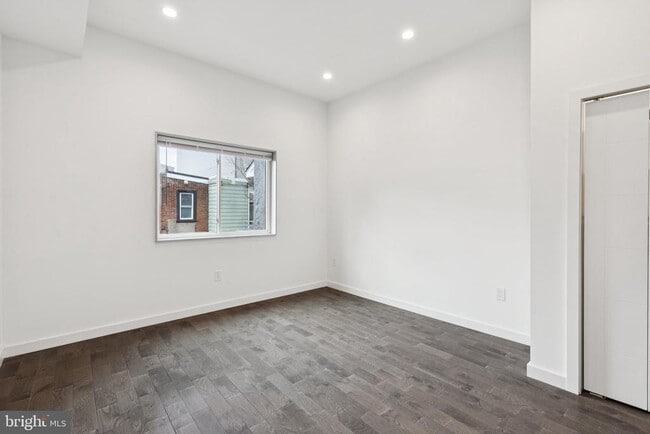 Building Photo - 2028 E Fletcher St