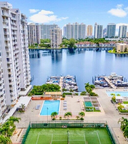 Building Photo - 18041 Biscayne Blvd