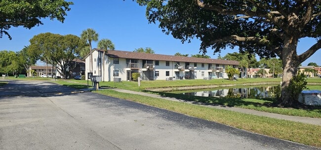 Building Photo - 6020 Shaker Wood Cir