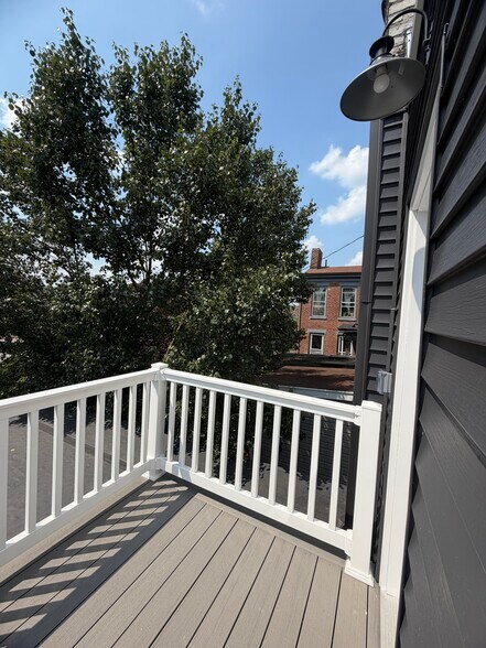 Building Photo - 2331 Chapline St