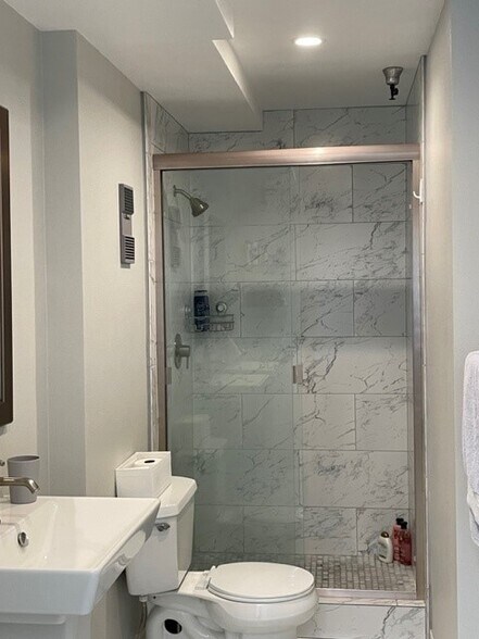 Bathroom 1 - 625 Esplanade