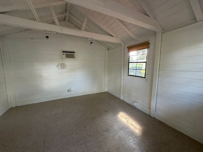 Building Photo - 107 Screven St