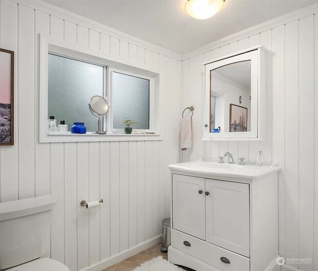 Building Photo - Bright & Charming 1Bed/1Bath + Den in Prim...
