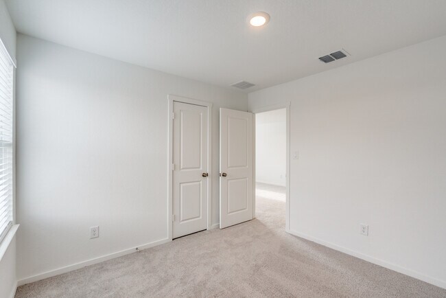 Building Photo - 3335 Gingham Pt