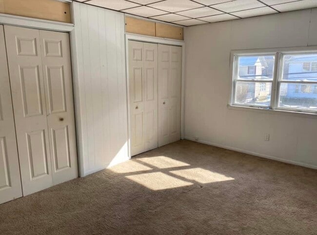 Building Photo - 220 S Valley Ave