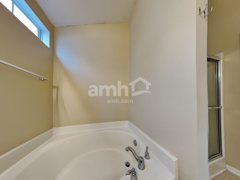 Building Photo - 2236 Blakers Blvd