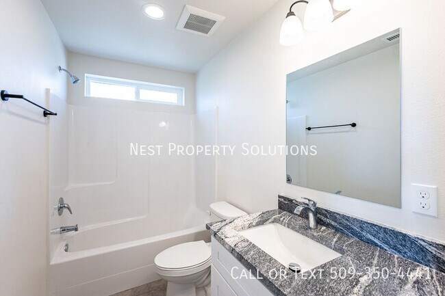 Building Photo - 1070 S Grand Dr