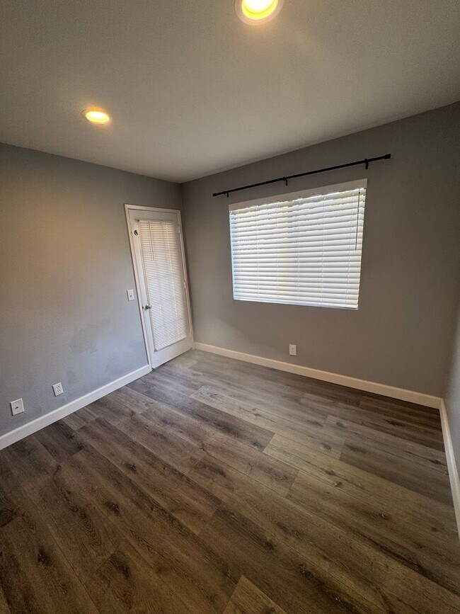 Building Photo - 25941 Montemar