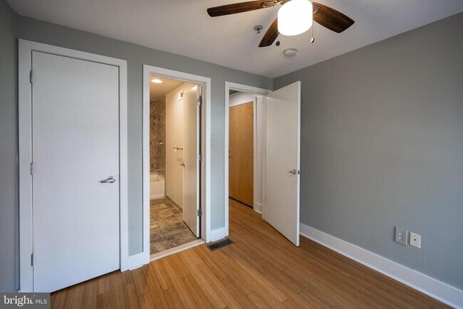 Building Photo - 1814 Christian St