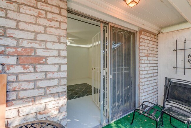 Building Photo - 7900 Westheimer Rd
