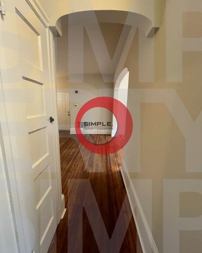 Building Photo - 556 Main St