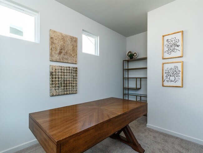 Building Photo - 1313 Achonechy Trl