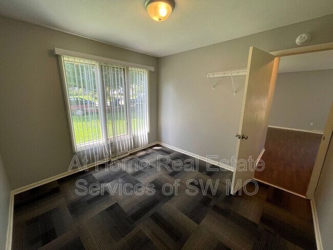 Building Photo - 1343 E Elm St